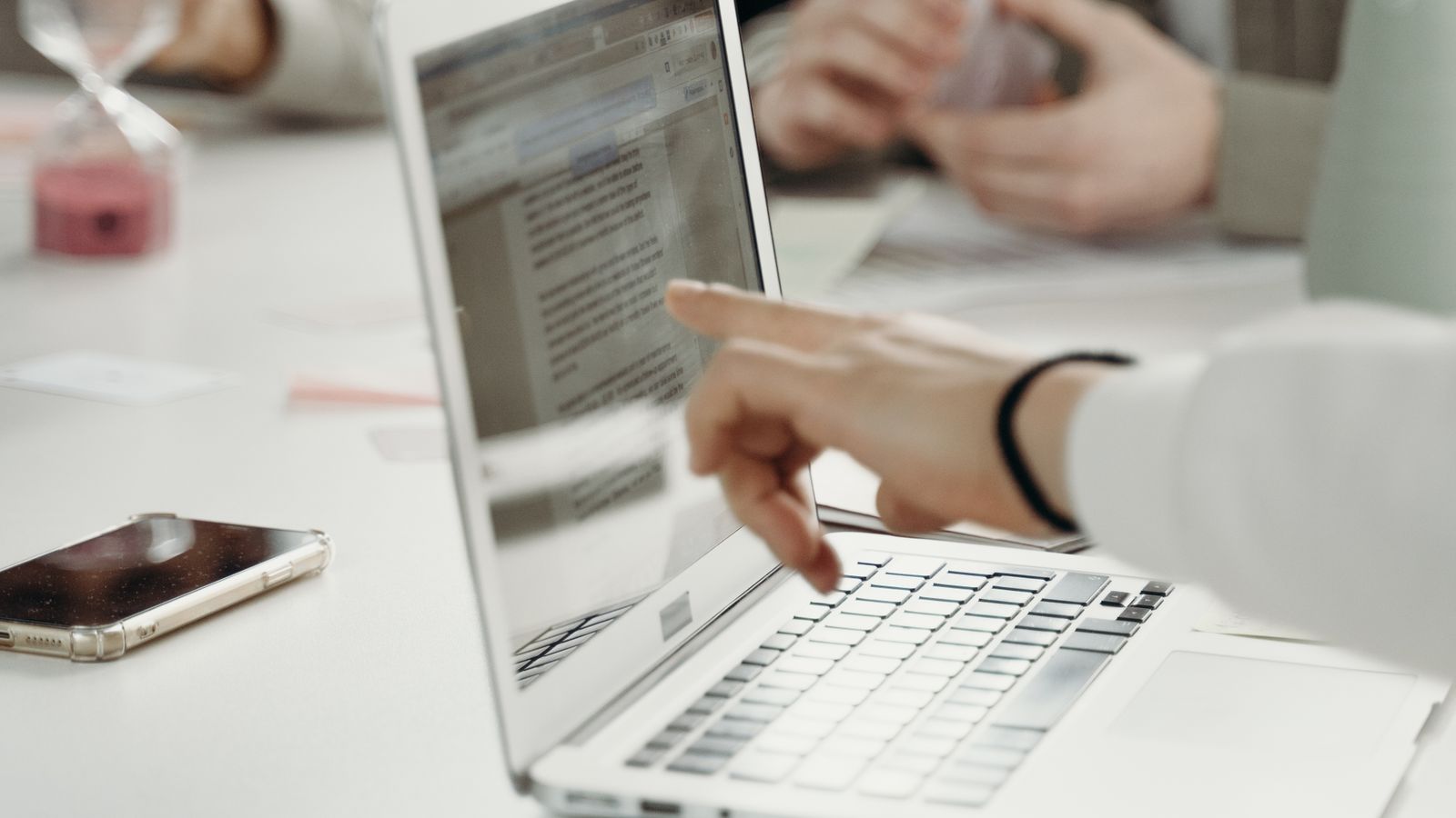 Gastos del teletrabajo en la empresa: compensaciones, nómina y control horario